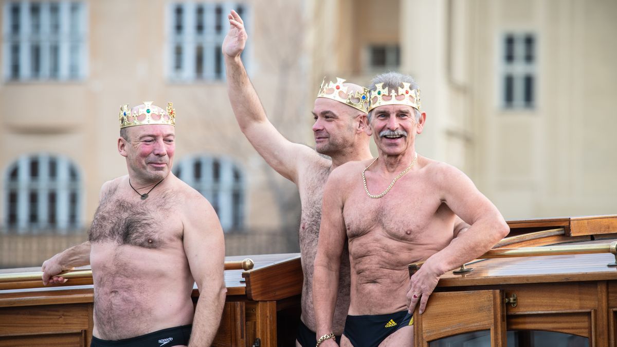FOTO: Tři králové se letos otužovali v teplém počasí